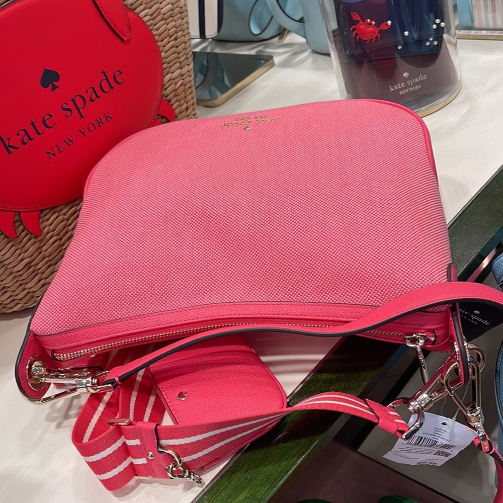 Kate Spade Rosie Crossbody
COLOR:
Pink Peppercorn Multi
NWT - Picture 14 of 16